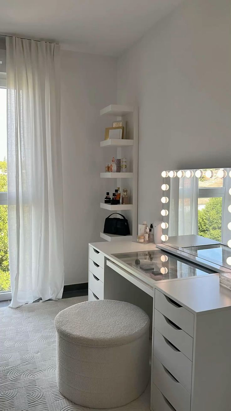 Chaotic Art Kit Vanity